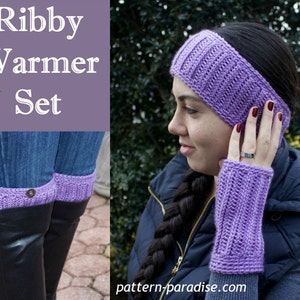 Puede incluir: Una diadema de punto morado, guantes sin dedos y polainas para botas. El conjunto se llama "Ribby Warmer Set" y es de Pattern Paradise.