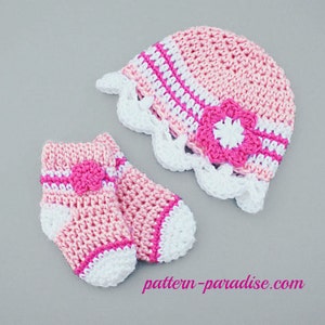 Crochet Pattern, Baby Hat and Socks Booties, PDF 15-209 image 1