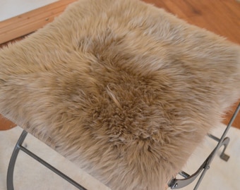 seat cover / pad made out of natural lambskin / sheepskin colour taupe (grey/brown) 42cm x 42cm