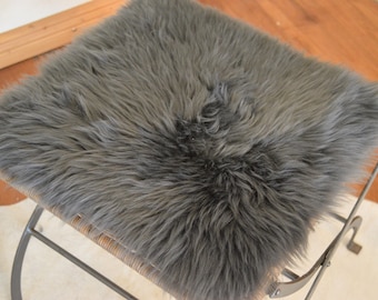 seat cover / pad made out of natural lambskin / sheepskin colour anthracite 42cm x 42cm