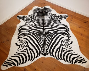 Kuhfell Rindfell mit Zebra Druck naturweiß ca. 200cm x 175cm