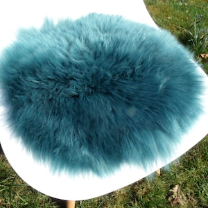 seat cover / pad made out of natural lambskin / sheepskin colour jeansblue