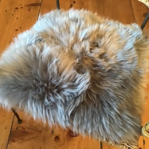 seat cover / pad made out of natural lambskin / sheepskin colour "grey" 42cm x 42cm