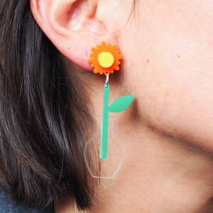 Acrylic daisy earrings, flower in vase dangle earring image 2