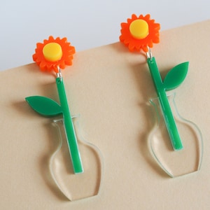 Acrylic daisy earrings, flower in vase dangle earring image 9