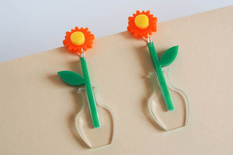 Acrylic daisy earrings, flower in vase dangle earring image 9