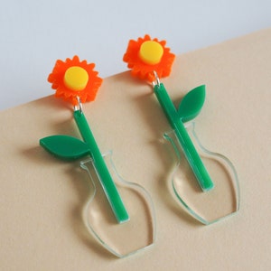 Acrylic daisy earrings, flower in vase dangle earring image 3