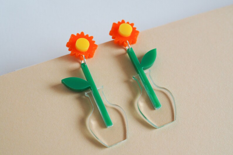 Acrylic daisy earrings, flower in vase dangle earring image 3