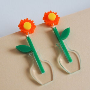 Acrylic daisy earrings, flower in vase dangle earring image 5