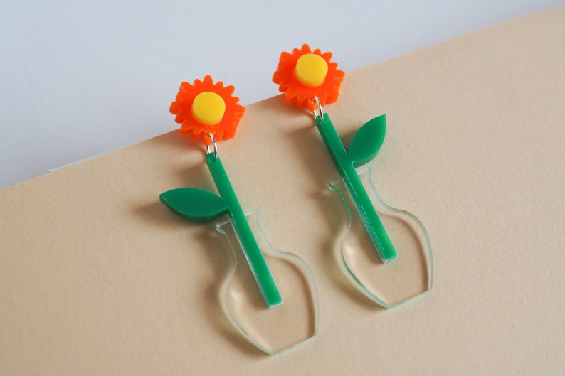 Acrylic daisy earrings, flower in vase dangle earring image 5