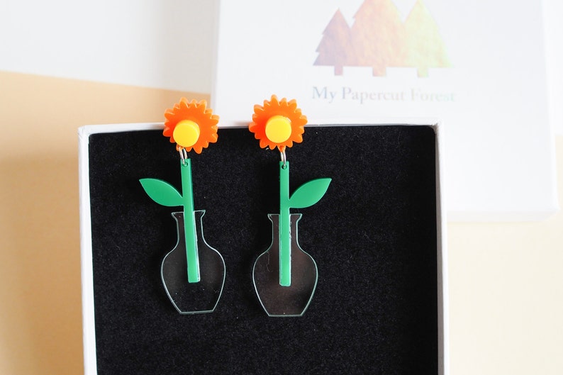 Acrylic daisy earrings, flower in vase dangle earring image 8