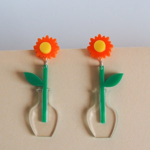 Acrylic daisy earrings, flower in vase dangle earring image 6