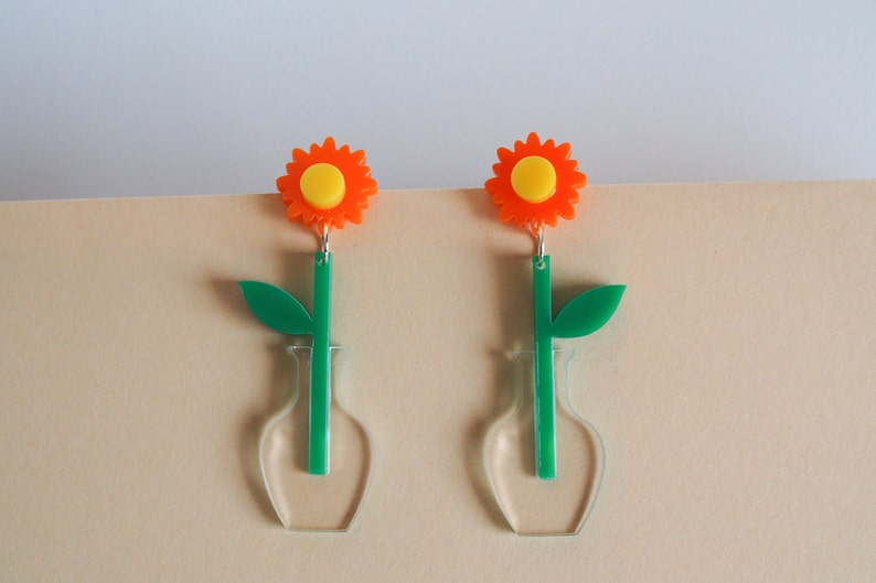 Acrylic daisy earrings, flower in vase dangle earring image 6