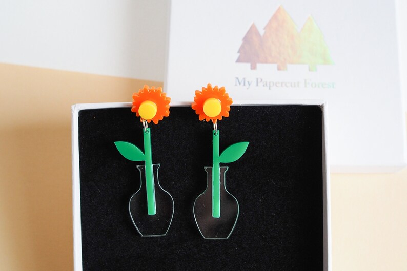 Acrylic daisy earrings, flower in vase dangle earring image 4