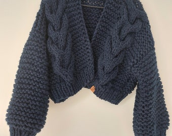 Cardigan de malha grossa, suéter curto grosso, suéter grande de tricô feito à mão, suéter azul-marinho aberto e aconchegante para mulheres, suéter de lã