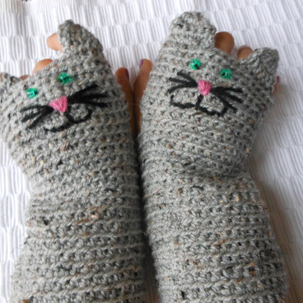 Crocheted Fingerless Mittens  Gloves Grey Tweed Cat