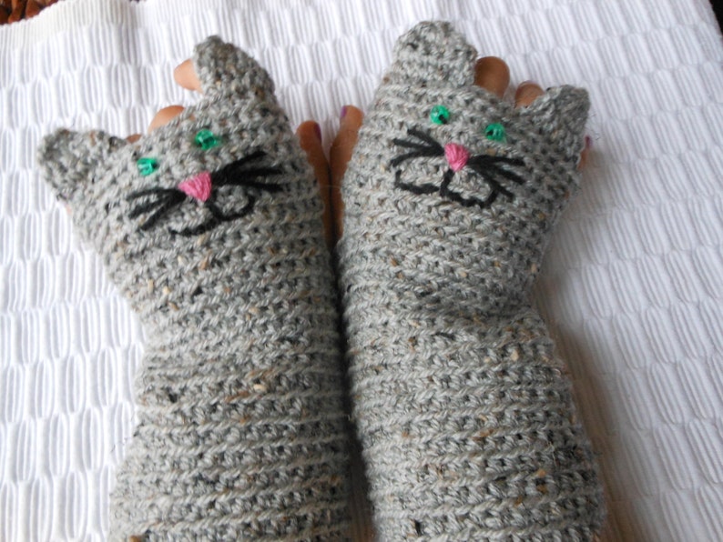 Crocheted Fingerless Mittens  Gloves Grey Tweed Cat image 1