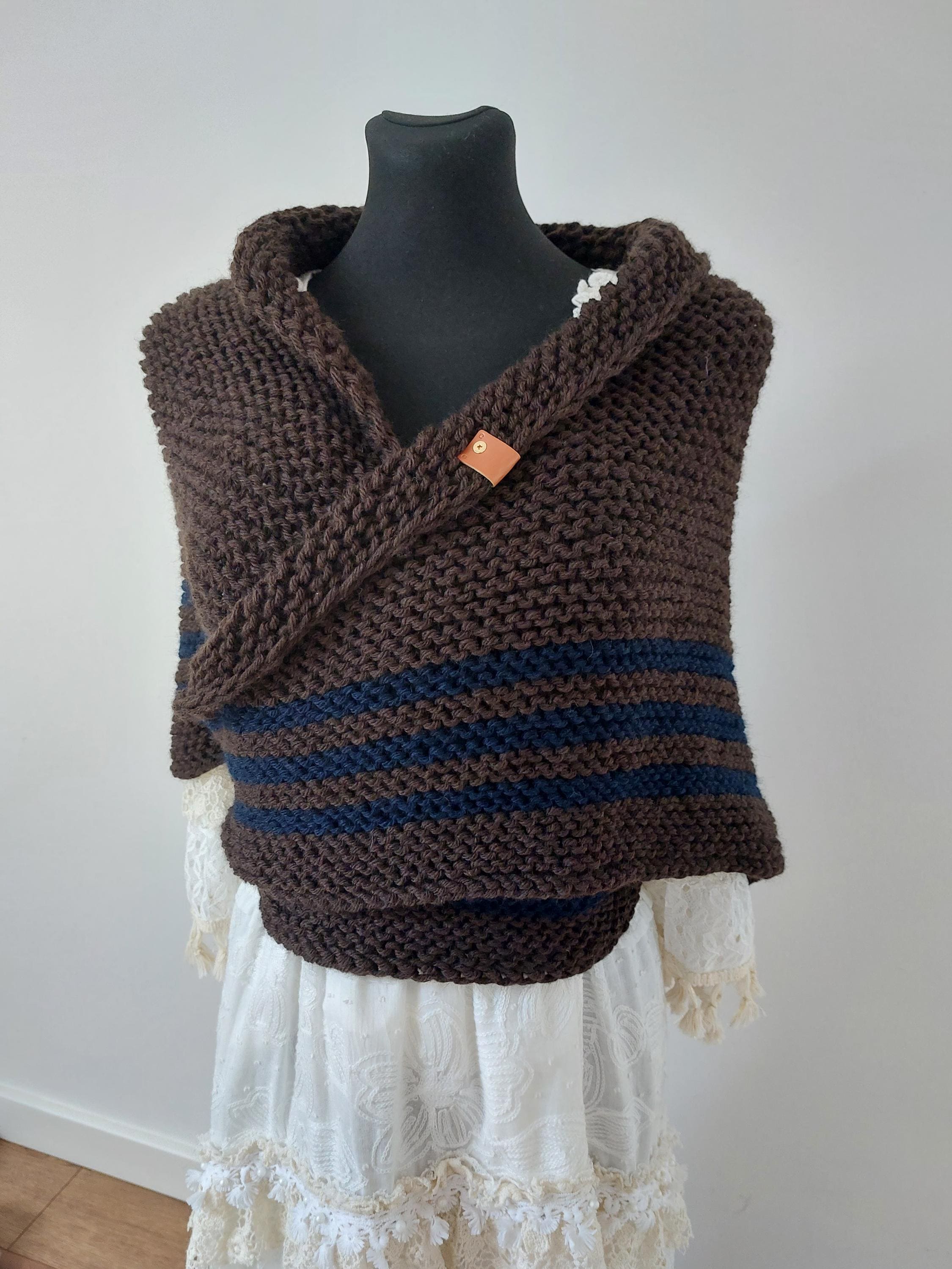 Hand Knitted  Claire's Shawl, OUTLANDER Style Wool Shawl, Chunky Shoulder Wrap, Choose Color, Knit Wool Scarf, Triangular Shawl
