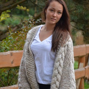 Cardigan en tricot à la main surdimensionné, bombardier, gros pull, cardigan de style ouvert, grosse veste, pull pour femme confortable image 3