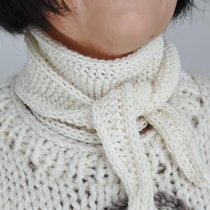 Hand Knit Mini Scarf Sophie – 100% Merino Wool – Cream Neck Warmer – 110cm (43&quot;) Long – Soft  Warm Gift Idea