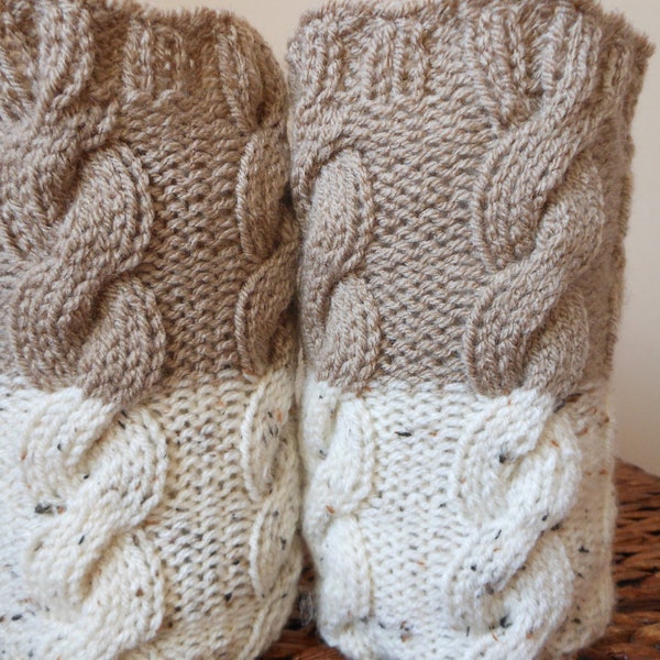 Von Hand gestrickte Boot Manschetten Stulpen 2 in 1 Creme Tweed und Beige Cafe Latte