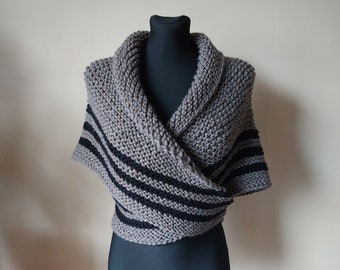 Hand Knitted  Claire's Shawl, OUTLANDER Style Wool Shawl, Chunky Shoulder Wrap, Choose Color, Knit Wool Scarf, Triangular Shawl