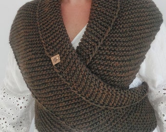 Hand Knitted  Shawl, OUTLANDER Style Wool Shawl, Chunky Shoulder Wrap, Knit Wool Scarf, Triangular Shawl Brawn