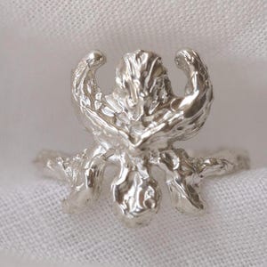 Bague fleur d&#39;iris | Bague florale en argent sterling, bijoux botaniques inspirés de la nature, bague de fleurs sauvages faite main, sculpture en argent