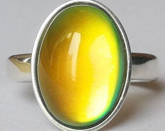 Princess of the Crystal Seas - Mood Ring - 14x10 mm - Sterling Silver 925 (pure or gold plated) - AAA Crystal Quartz - world premiere