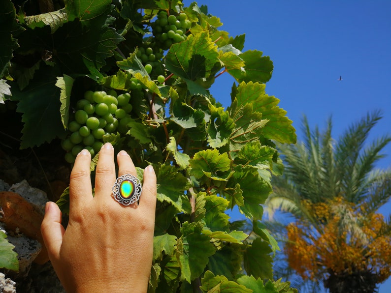 Adjustable Mood Ring 18x13 mm Brass Venus of the 7 Lands