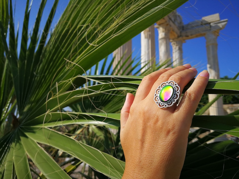 Adjustable Mood Ring 18x13 mm Brass Venus of the 7 Lands