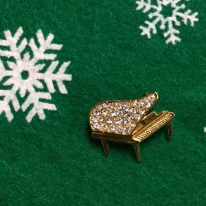 Piano man or woman Gold toned Rhinestone sparkle bling