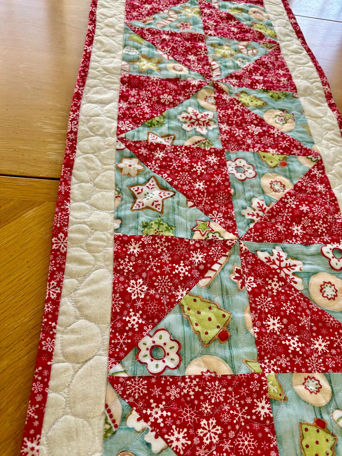 Quilted Christmas Snowflake Candy Cane Pinwheel Table Runner - Etsy