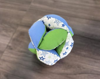 Montessori puzzelbal: katoen met groene en blauwe sterrenprint, babycadeau in Amish-stijl