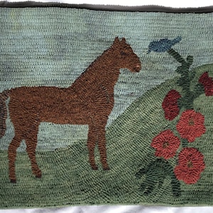 Pferd mit Hollyhocks Teppich Hakenset
