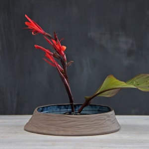 Zestaw Ikebana Bowl Frog: rzeźbiony ceramiczny, niebieski, szkliwiony, płytki wazon kwiatowy