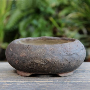 Vaso redondo de cerâmica marrom sem esmalte para bonsai: Vaso rústico de barro com pé para suculentas