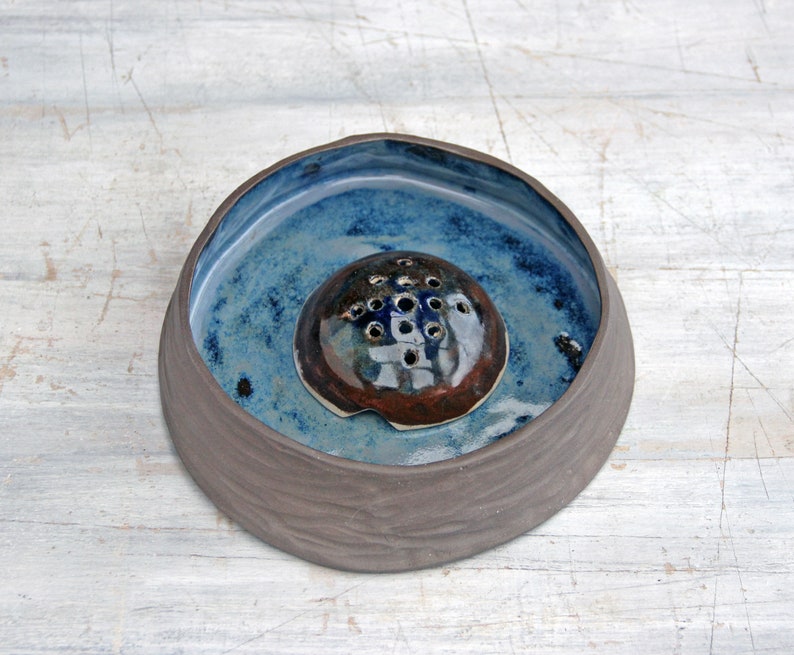 Handcarved ceramic ikebana bowl set, ceramic vase and ceramic frog, floral arrangement, flower bowl, blue and gray ikebana container pot image 5