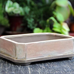 Ręcznie robiona pastelowa, szkliwiona, prostokątna doniczka bonsai: minimalistyczna, różowo-beżowa ceramiczna doniczka na sukulenty