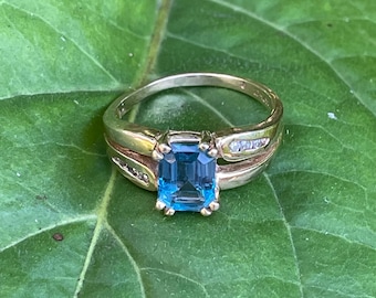 14K Blue Topaz with diamonds RING, vintage, 4.5 grams, beautiful, excellent quality, yellow gold