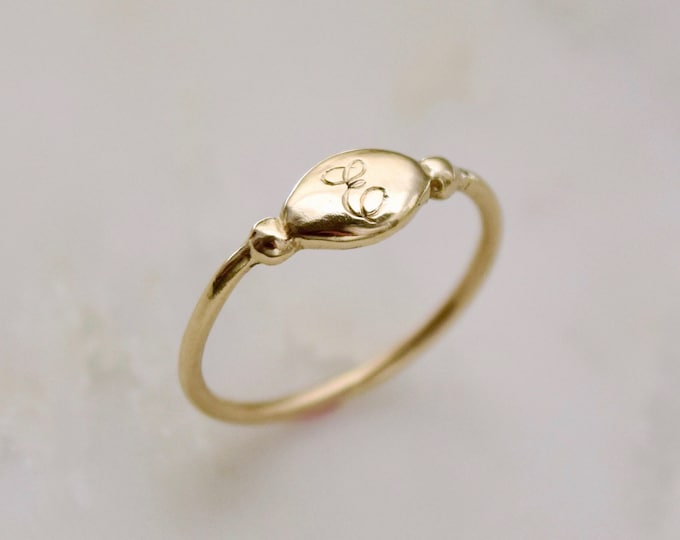 Oval Initial Signet  - 14k Gold Initial Ring, Initial Signet Ring, Dainty Initial Ring, Engraved Signet Ring, Diamond Initial Ring