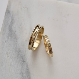 メンズ ゴールド 結婚指輪、メンズ ゴールド リング、オーガニック メンズ リング、溝付きリング、メンズ 結婚指輪 4 mm