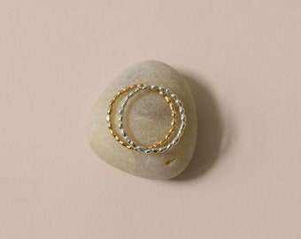 NEU! Mini Perle Eternity Ring - Zierlicher Perlen Ring, Perle Eternity Ring, Stacking Band, Perle Ehering