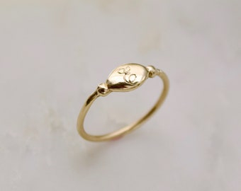 Oval Initial Signet  - 14k Gold Initial Ring, Initial Signet Ring, Dainty Initial Ring, Engraved Signet Ring, Diamond Initial Ring