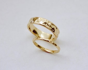 Brede rimpel band - heren gouden trouwring 5mm, heren getextureerde ring, heren rustieke trouwring, heren gouden band, unisex gouden brede ring