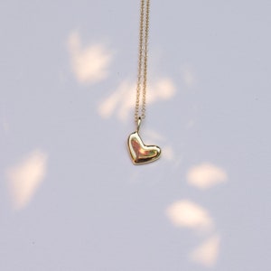 Volledige hart ketting gekantelde hart ketting, gouden hart ketting, gekantelde hart hanger, gouden hart charme, volledige hart ketting afbeelding 3