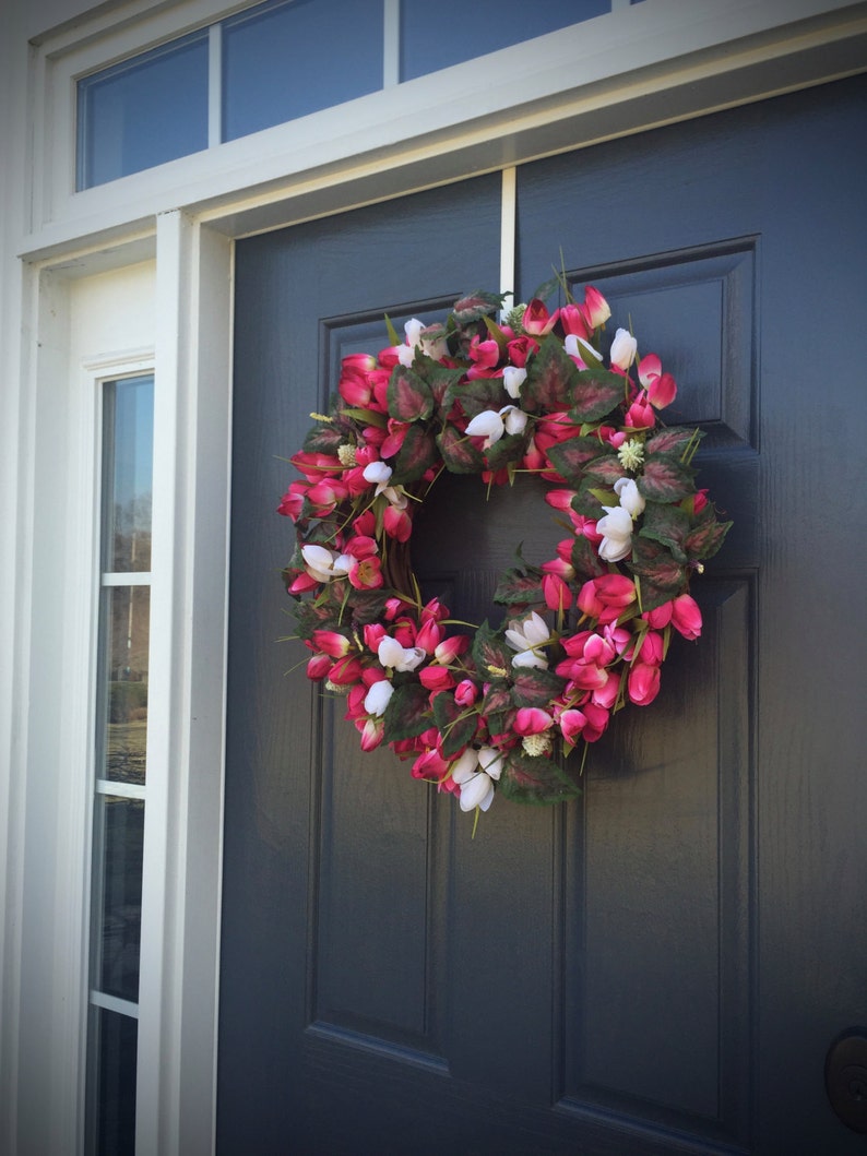 Pink and White Decor Pink Wreaths Spring Trends Tulip Door Wreaths Spring Tulip Wreaths Spring Designs Pink Tulip Wreath Tulip Wreath