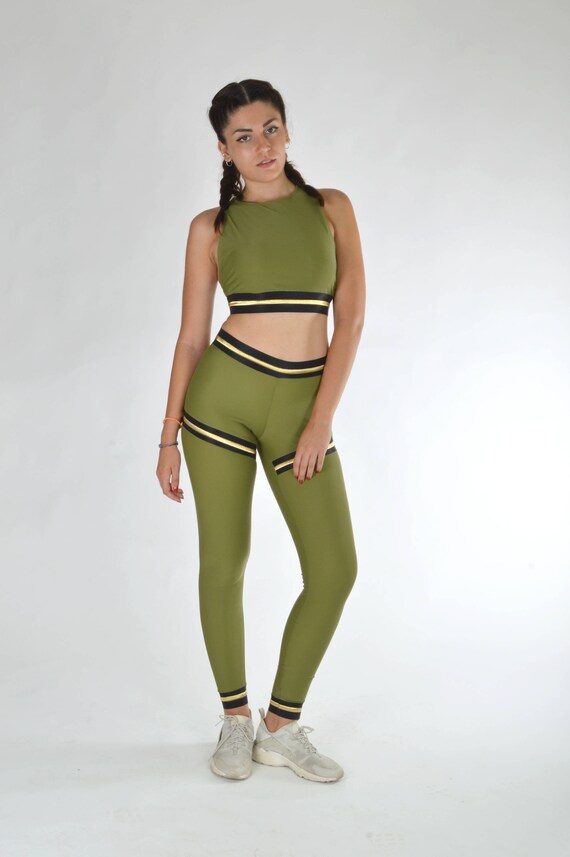 green leggings outfit