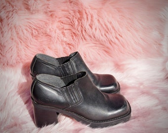 mia sandals 90s
