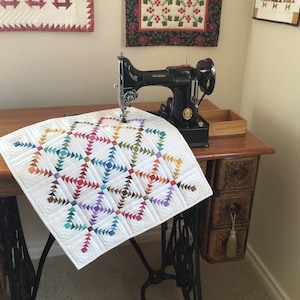 Wild Geese Log Cabin miniature quilt pattern, mini quilt, small quilt, digital pattern